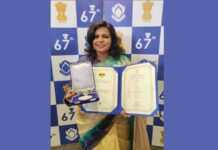 Director and Cinematographer Savita Singh remembers “Halyna Hutchins” while receiving her second National Award! Director and Cinematographer Savita Singh remembers "Halyna Hutchins" while receiving her second National Award!