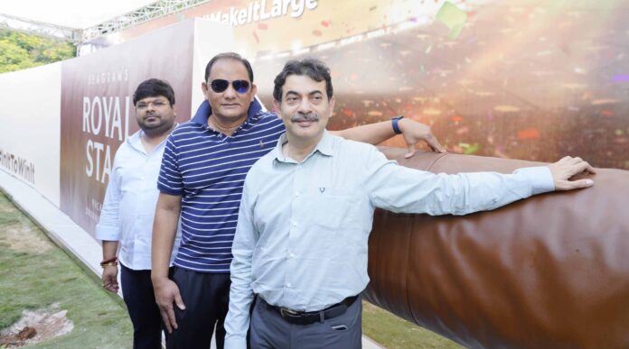 World’s Largest Cricket Bat unveiled at Hyderabad to raise the tempo in support of the Indian T20 team!