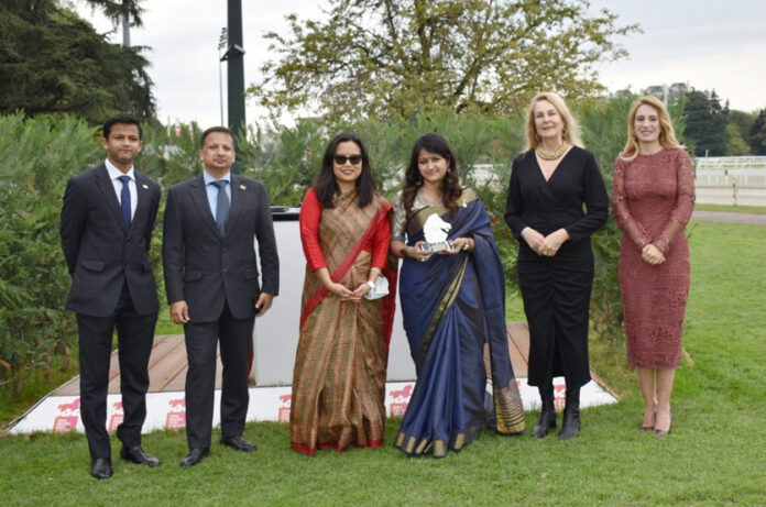 Indian artist Swati Ghosh wins The 'Arte and Cavallo Trofeo' award in Milan for her artwork 