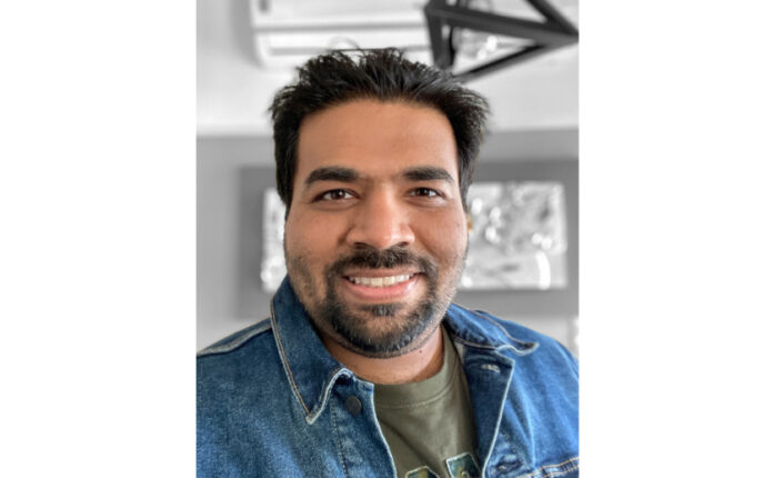 From Code to Couplets Pune Technologist Mandar Palshikar Releases Debut Poetry Collection Zindagi… Siyahi aur Jazbaat